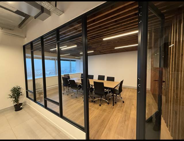 197M² OFFICE TO LET IN FORESHORE